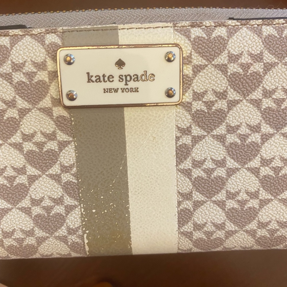 •Kate Spade• Patterned Neda Wallet - Picture 2 of 5